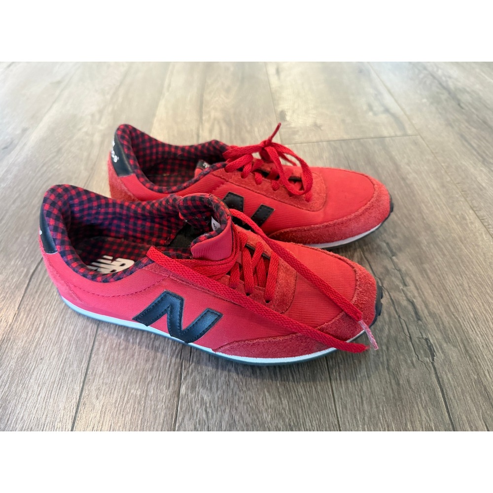 New Balance WL410DSA Red Sneakers‎ Women's Size 7 Black Accent Plaid Lining